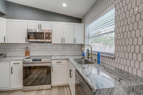 Fully Remodeled St Petersburg Home with Private Pool in Pinellas Park (FL) Fully Remodeled St Petersburg Home with Private Pool in Pinellas Park (FL)