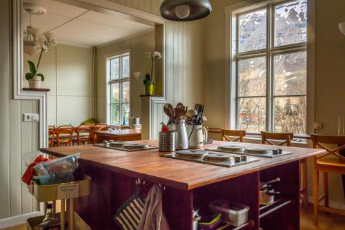 Létesítmények, Hafaldan HI hostel, old hospital building in Seydisfirdi Létesítmények, Hafaldan HI hostel, old hospital building in Seydisfirdi