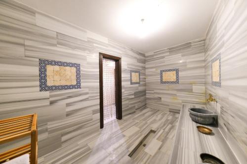 浴室, The Kosk -5Br Villa with Turkish Bath- City Centre in 伊斯坦堡 浴室, The Kosk -5Br Villa with Turkish Bath- City Centre in 伊斯坦堡