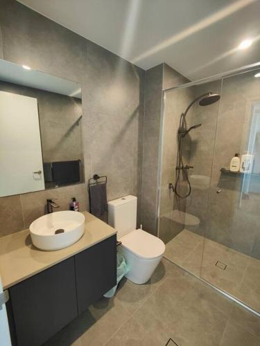 ห้องน้ำ, Brand-new 1-Bedroom Apartment at Inner North Suburb in ลินแฮม ห้องน้ำ, Brand-new 1-Bedroom Apartment at Inner North Suburb in ลินแฮม