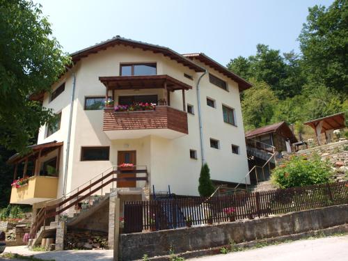 Sun House Hotel