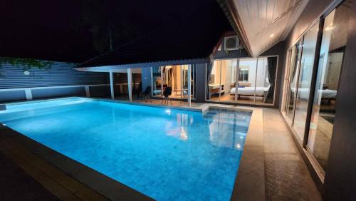 Swimming pool, I am pool villa Pattaya 5 in Takiantia Swimming pool, I am pool villa Pattaya 5 in Takiantia