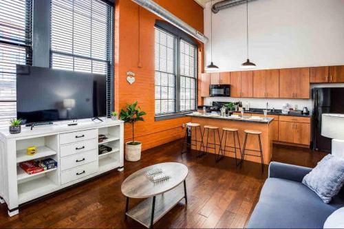 NY Style Centric Loft with King Bed by Park av in Rochester (New York) NY Style Centric Loft with King Bed by Park av in Rochester (New York)