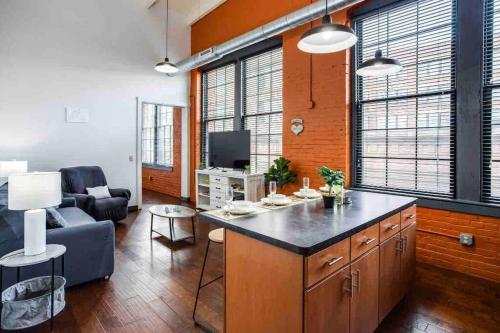 NY Style Centric Loft with King Bed by Park av in Rochester (New York) NY Style Centric Loft with King Bed by Park av in Rochester (New York)
