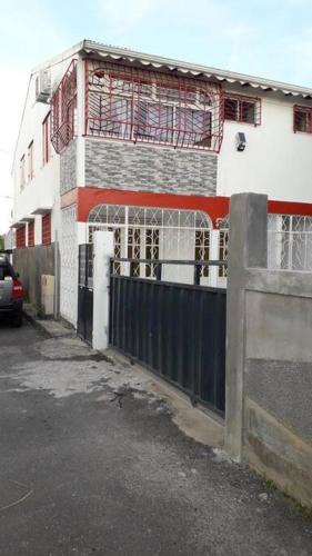 Logement avec parking à proximité de l’aéroport (Logement avec parking a proximite de l’aeroport) in Les Abymes Logement avec parking à proximité de l’aéroport (Logement avec parking a proximite de l’aeroport) in Les Abymes
