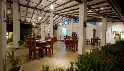 Restaurant, Weleges Place in Hikkaduwa Restaurant, Weleges Place in Hikkaduwa