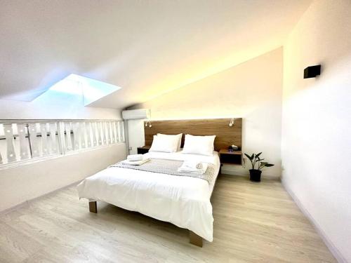 3 Bedroom Beachside apartment - 30 Secs from beach