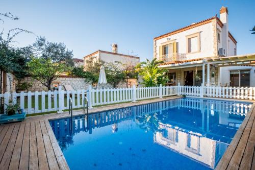 Facilities, Luxury Duplex Villa w Pool and Garden in Alacati in Cesme Facilities, Luxury Duplex Villa w Pool and Garden in Alacati in Cesme