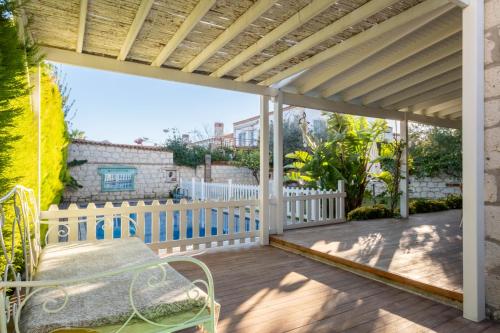 Facilities, Luxury Duplex Villa w Pool and Garden in Alacati in Cesme Facilities, Luxury Duplex Villa w Pool and Garden in Alacati in Cesme