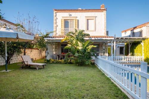 Facilities, Luxury Duplex Villa w Pool and Garden in Alacati in Cesme Facilities, Luxury Duplex Villa w Pool and Garden in Alacati in Cesme