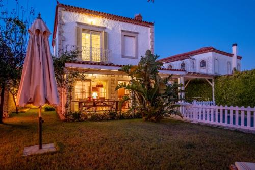 Facilities, Luxury Duplex Villa w Pool and Garden in Alacati in Cesme Facilities, Luxury Duplex Villa w Pool and Garden in Alacati in Cesme