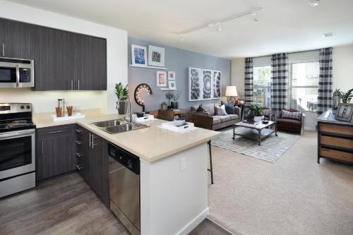 在meiguo.com看到的Oakwood Redwood City的介绍图片