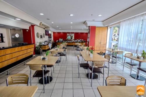 Restaurant, Sables Hotel Guarulhos in Maia Restaurant, Sables Hotel Guarulhos in Maia