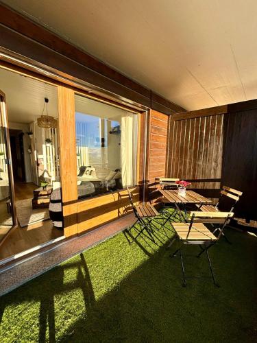 Balkon/teras, Vue imprenable sur les Alpes et Parking privé gratuit (Vue imprenable sur les Alpes et Parking prive gratuit) in Crans Montana Balkon/teras, Vue imprenable sur les Alpes et Parking privé gratuit (Vue imprenable sur les Alpes et Parking prive gratuit) in Crans Montana
