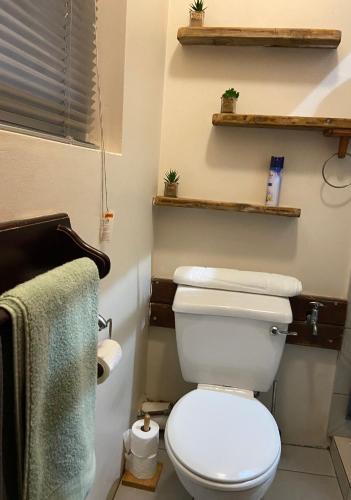 Salle de bain, The Cottage on Roy Wright in Umkomaas Salle de bain, The Cottage on Roy Wright in Umkomaas