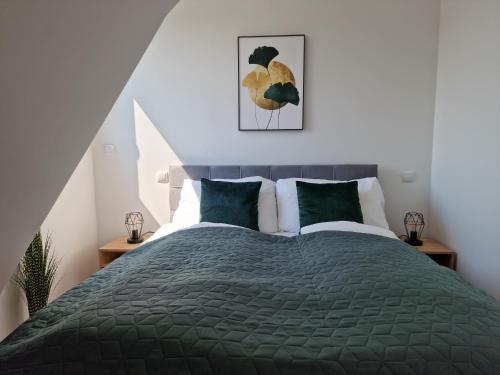 Newly renovated 3 bedroom Apartment with AC and bath tub