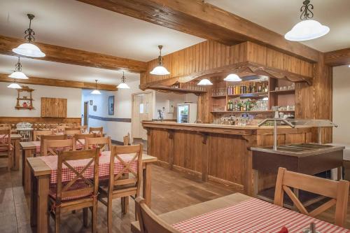 Restaurant, Apartmán Mirka - Tatra Mountain Resort G104 (Apartman Mirka - Tatra Mountain Resort G104) in Veľká Lomnica Restaurant, Apartmán Mirka - Tatra Mountain Resort G104 (Apartman Mirka - Tatra Mountain Resort G104) in Veľká Lomnica