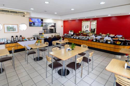 Restaurant, Sables Hotel Guarulhos in Maia Restaurant, Sables Hotel Guarulhos in Maia