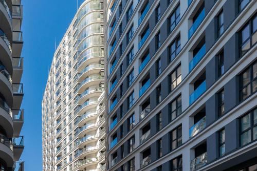 Cozy Apartments Warsaw Wola Kasprzaka by Noclegi Renters