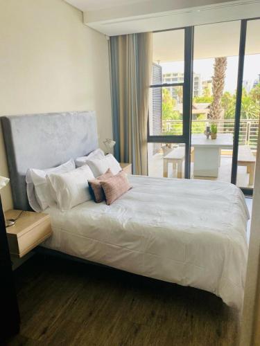 Modern, beautiful 1 bed with views -V&A Waterfront