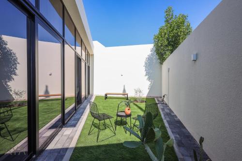 Garden, AYA Boutique - Oasis in Al Muntazah 3BR Villa with Private Pool in Abu Dhabi Garden, AYA Boutique - Oasis in Al Muntazah 3BR Villa with Private Pool in Abu Dhabi