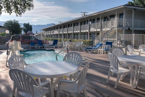 Bazen, Motel 6 Bishop, CA in Bishop (CA) Bazen, Motel 6 Bishop, CA in Bishop (CA)