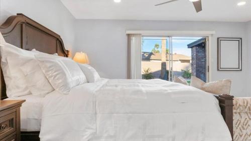 Stunning 3-Bdrm in Great location wPool