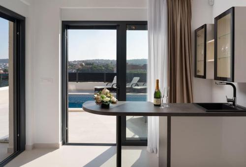 NEW ! Villa Palm Bay 1 & 2 with two heated pool - near sea in Рогозніца NEW ! Villa Palm Bay 1 & 2 with two heated pool - near sea in Рогозніца