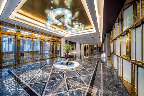 Лобби, Howard Johnson Paragon Hotel Beijing Centra Provide tourism and ticketing service in Пекин Лобби, Howard Johnson Paragon Hotel Beijing Centra Provide tourism and ticketing service in Пекин