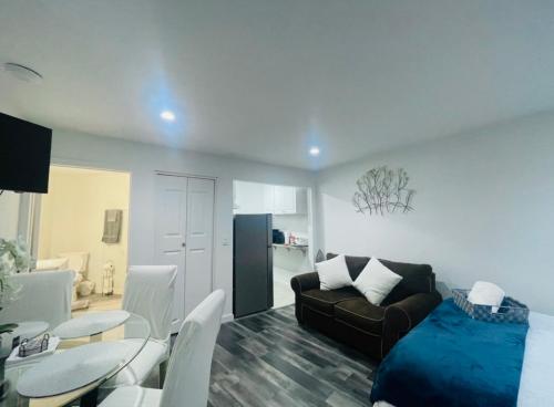 Lovely Sherman Oaks Studio in Sherman Oaks Lovely Sherman Oaks Studio in Sherman Oaks