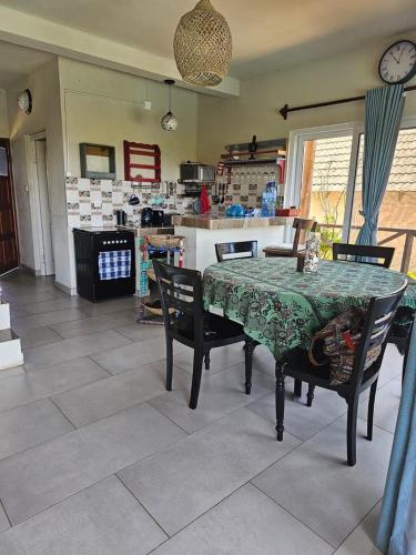Kitchen, Chilled Vibes in Zitundo Kitchen, Chilled Vibes in Zitundo