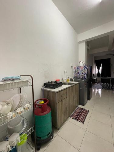Kitchen, D'Cahaya Homestay Batu Pahat near Dataran Gemilang Yong Peng Kitchen, D'Cahaya Homestay Batu Pahat near Dataran Gemilang Yong Peng