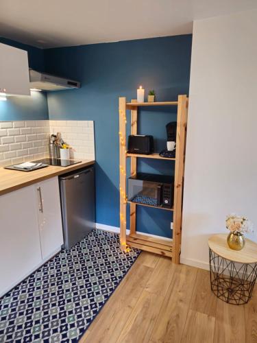 Kitchen, Sous les toits de Saint Valery En Caux - situe sur le port de plaisance- in Saint-Valery-en-Caux Kitchen, Sous les toits de Saint Valery En Caux - situe sur le port de plaisance- in Saint-Valery-en-Caux