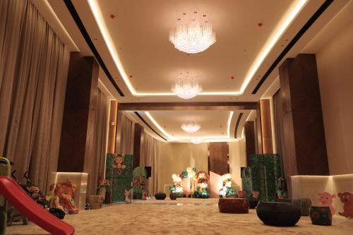 Ruang perjamuan, The World Surat in Surat Ruang perjamuan, The World Surat in Surat