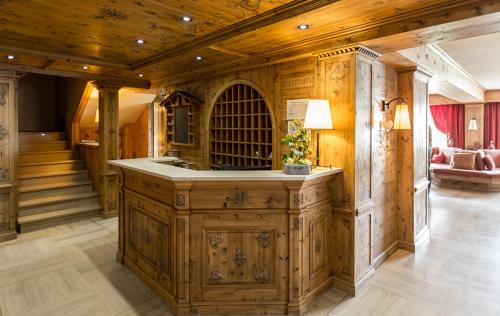 Лоби, Hotel Champs Fleuris Morzine in Морзин Лоби, Hotel Champs Fleuris Morzine in Морзин