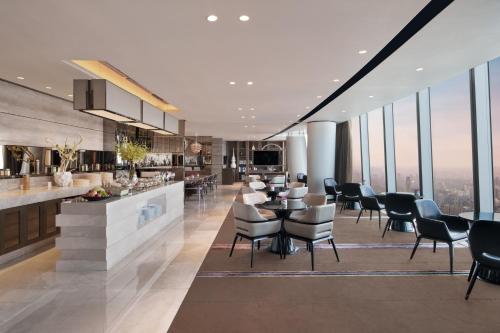 Bar/lounge, Four Seasons Hotel Guangzhou near Guangzhou Library Bar/lounge, Four Seasons Hotel Guangzhou near Guangzhou Library