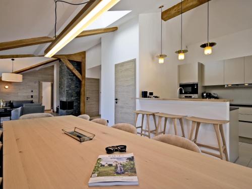 Appartement Courchevel 1650, 5 pièces, 10 personnes - FR-1-613A-29 (Appartement renove avec ski aux pieds, 4 chambres et prestations incluses a Courchevel - FR-1-613A-2) in Куршевель Appartement Courchevel 1650, 5 pièces, 10 personnes - FR-1-613A-29 (Appartement renove avec ski aux pieds, 4 chambres et prestations incluses a Courchevel - FR-1-613A-2) in Куршевель