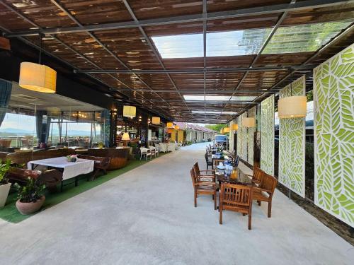 Restaurant, So View Phuket Resort in Koh Sirey Restaurant, So View Phuket Resort in Koh Sirey