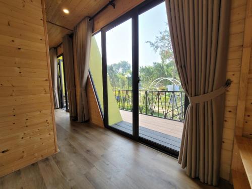 Balcony/terrace, Truc An Village in Phuc Yen Balcony/terrace, Truc An Village in Phuc Yen