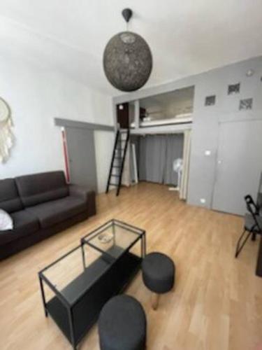 Joli T1+ bien situé dans le 6ème de Marseille, proche commodités