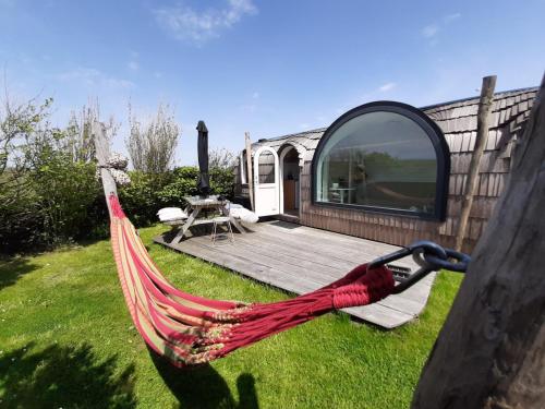Kert, Tiny House De Boet, in Natuurgebied en vlakbij het Strand in Callantsoog Kert, Tiny House De Boet, in Natuurgebied en vlakbij het Strand in Callantsoog