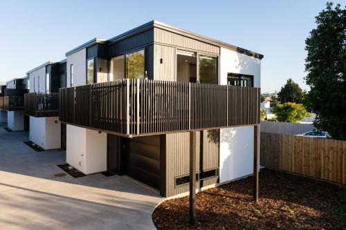 Balcony/terrace, Harbour Haven - A Sunset Oasis! in Tauranga Balcony/terrace, Harbour Haven - A Sunset Oasis! in Tauranga