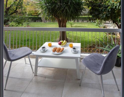 Newly Remodeled Dream Condominiun in Kifisia with Garden & Grass Lawn