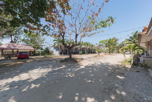 外観, RedDoorz near Pantai Ujung Genteng in ウジュン ゲンテン 外観, RedDoorz near Pantai Ujung Genteng in ウジュン ゲンテン