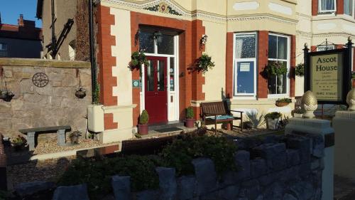 Ascot House (Adults only) Hostal