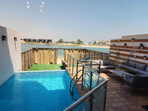 Úszómedence, Amwaj Resort For Families Only in Dhahran Úszómedence, Amwaj Resort For Families Only in Dhahran