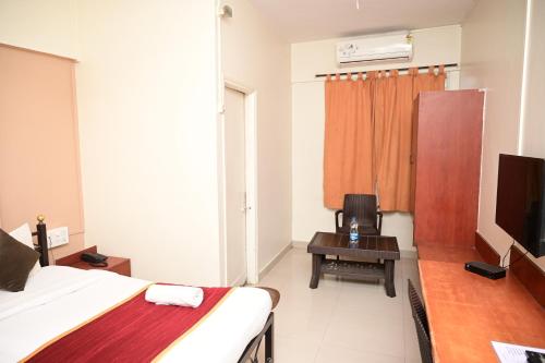 Hotel HMR Royal Inn near Katraj Jain Temple Hotel HMR Royal Inn near Katraj Jain Temple