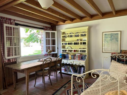 Shared lounge/TV area, Maison des Petites Bruyeres in Varengeville-Sur-Mer Shared lounge/TV area, Maison des Petites Bruyeres in Varengeville-Sur-Mer