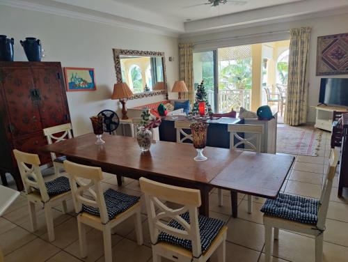 Phòng chờ chung/khu vực TV, Queen Angel Suite. Stunning Apartment on Grafton Beach with Direct Beach Access in Black Rock Phòng chờ chung/khu vực TV, Queen Angel Suite. Stunning Apartment on Grafton Beach with Direct Beach Access in Black Rock