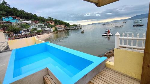 Casa pé na areia com vista especial do pôr do sol. (Casa pe na areia com vista especial do por do sol.) in Ribeirao da Ilha Casa pé na areia com vista especial do pôr do sol. (Casa pe na areia com vista especial do por do sol.) in Ribeirao da Ilha